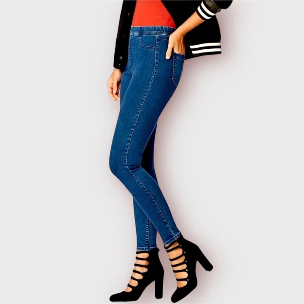 NWT JustFab Pull On High Rise jeans Denim jeans size medium 6/8 | 28/29